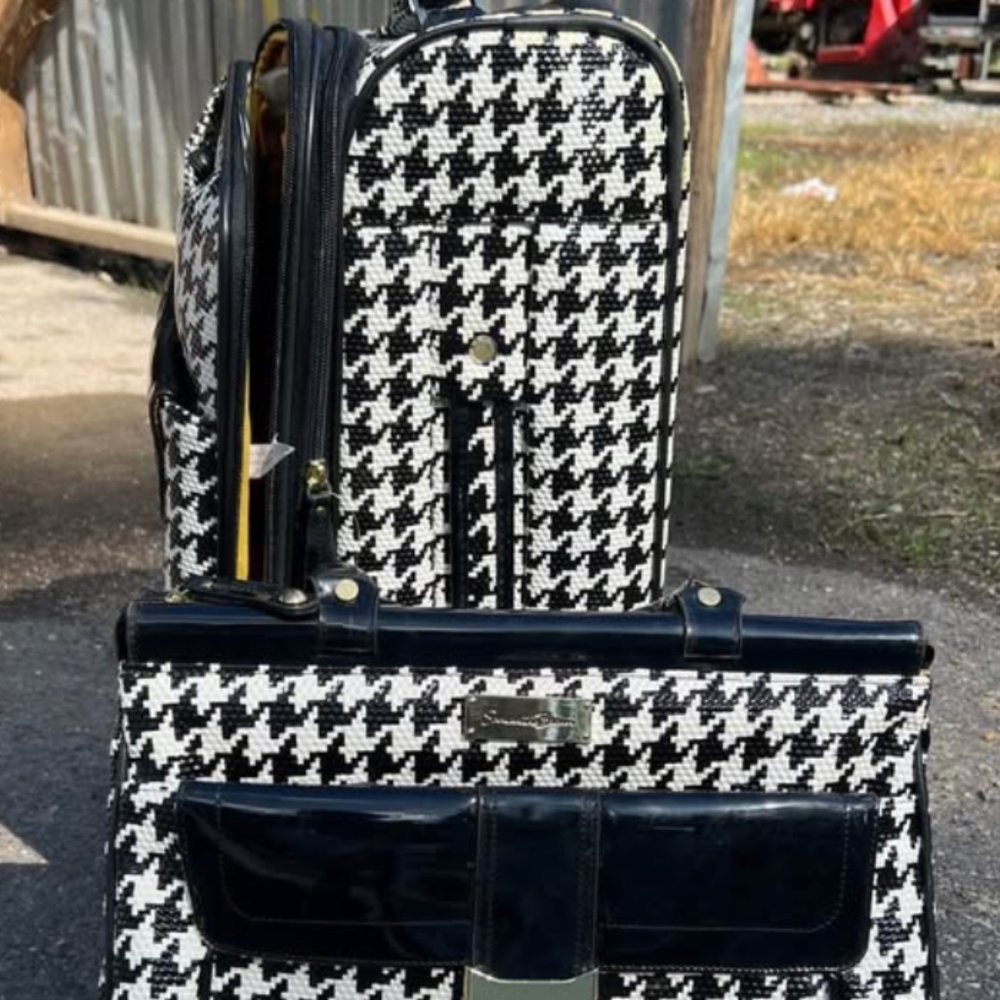Samantha Brown luggage & carry-on
